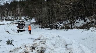 Los veh�culos del GES y de la Guardia Civil se quedaron a tres kil�metros del lugar donde estaba el hombre