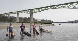La arena acumulada hace que los palistas puedan ponerse de pie en aquellos lugares en los que deber�an remar. 