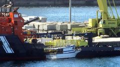 El barco pesquero Bestarruza, en el puerto de Vigo, donde lleg� custodiado�con unos 2.000 kilos de coca�na