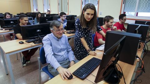 En la imagen, alumnos del m�ster en Videojuegos que se imparte en la Polit�cnica Superior de Esteiro