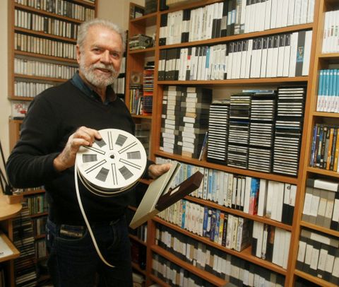 Benjamn Rey tiene una inmensa cantidad de cintas en el estudio de su casa de Vilagarca. 