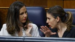 Las ministras Ione Belarra e Irene Montero, en la bancada azul del Congreso de los Diputados