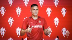 Djuka en sala de prensa