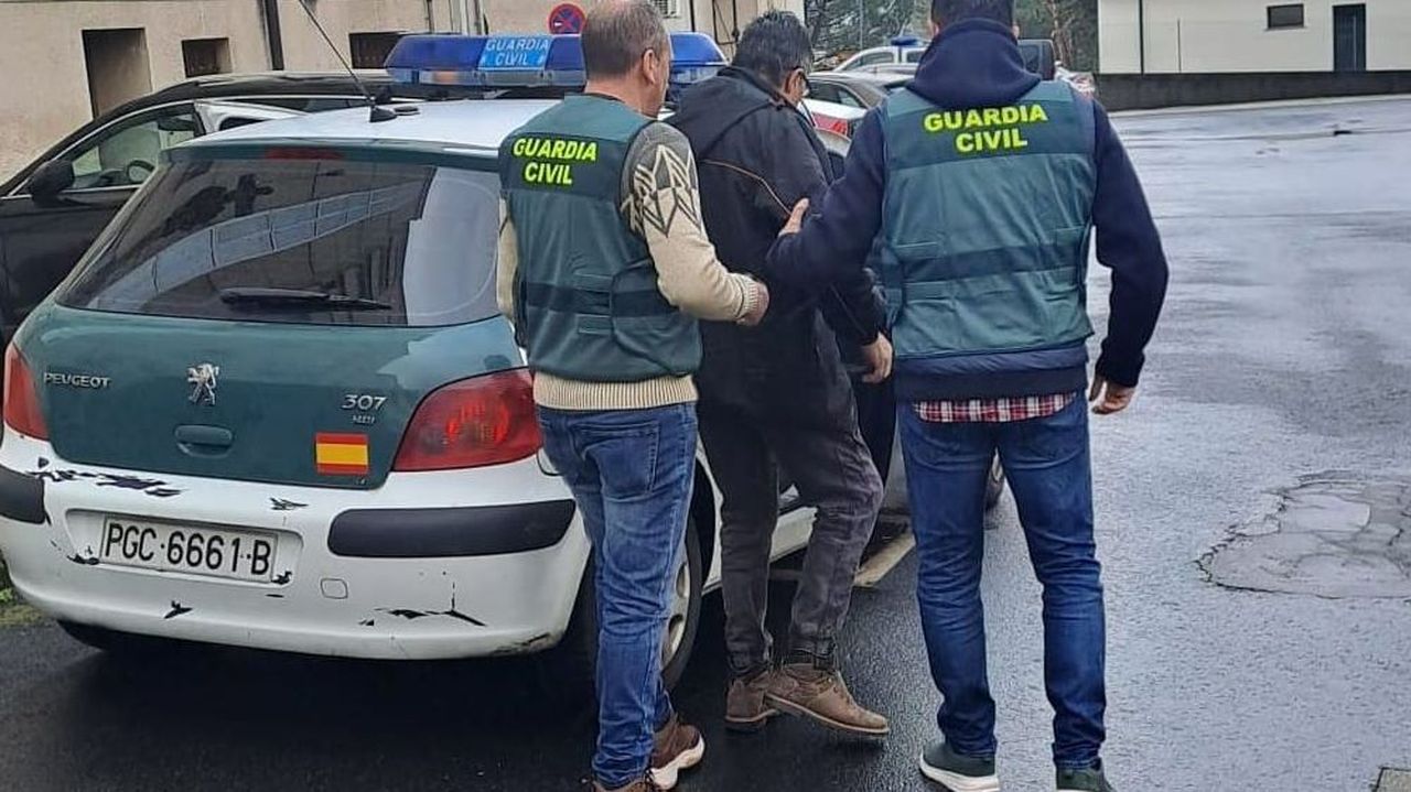 Detenido un vecino de O Pereiro por dos robos con fuerza en un bar y en ...
