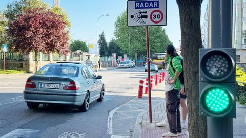 El radar situado en la calle Pena Trevinca multará a partir de treinta kilómetros por hora.