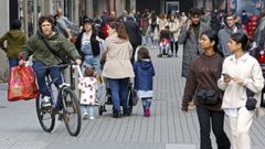 Gente por la calle en Pontevedra