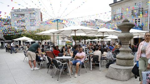Festa das mozas en Xinzo de Limia. Ambiente por las calles