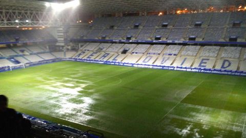 C�sped del Carlos Tartiere tras las lluvias de hoy