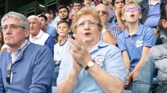 Dina Hermida Barral, presenciando un partido del Celta en Bala�dos.