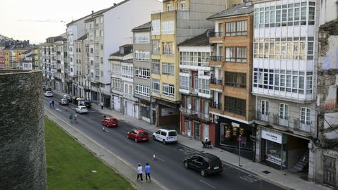 Porta Nova. El tramo entre San Fernando y R�a Nova tiene numerosos edificios y locales abandonados.
