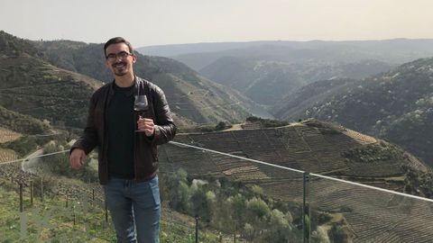 O distribuidor de vios Noah Chichester, na Ribeira Sacra. 