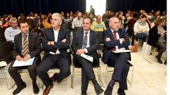 El gerente de Cadasa, Julio P�rez; el gerente de Cogersa, Santiago Fern�ndez; el director general de Ordenaci�n Acad�mica Francisco Laviana, y el viceconsejero de Medio Ambiente, Benigno Fern�ndez Fano. / IV�N MART�NEZ