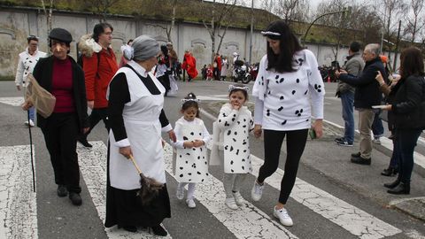 Desfile de comparsas del colegio Juan de L�ngara