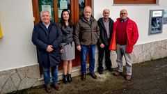 El presidente del colectivo, en el centro, flanqueado por el resto de la directiva