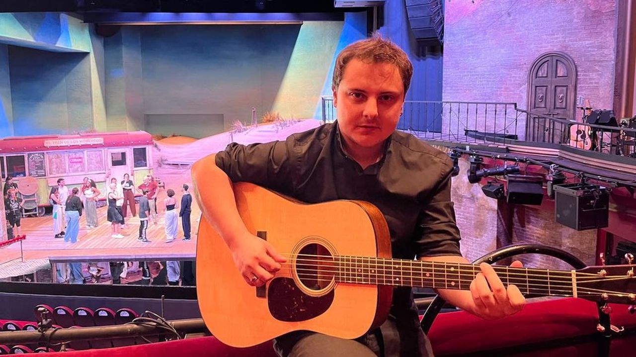 Una guitarra de Ribeira en el musical inspirado en los temas de Alejandro Sanz