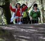 Peregrinos en el Camino Portugus, a su paso por Valga. 