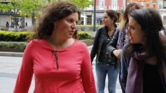 A la izquierda, Alejandra Tejón, con la ministra Irene Montero,  en Gijón