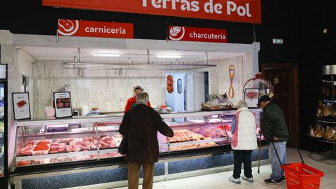 La carnicer�a es una de las l�neas de venta que hay en el supermercado