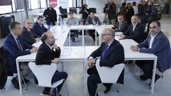 J�come y Baltar presiden una reuni�n sobre el centro de inteligencia artificial. A la izquierda del regidor, David Olivieri, el candidato preferido para el puesto de J�come