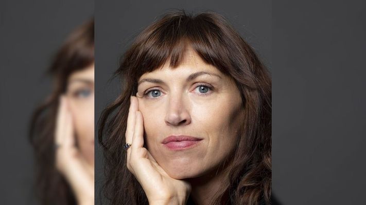 Cuenta Vanessa Springora en �El consentimiento� c�mo fue v�ctima de un depredador de guante blanco.