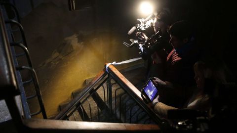 Vista del interior del portal en el que ocurri� el incendio de un edificio en la localidad de El Berr�n