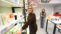 Marinalea Naparu, ante uno de los mostradores de Nabi en Seraf�n Avenda�o.