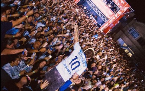 Dani Fernndez, con la camiseta del Celta en el Galicia Fest.