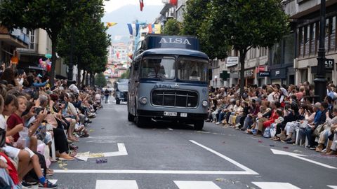 Las calles del centro de Oviedo acogen este jueves el tradicional desfile del día de América en Asturias, en su 72 edición