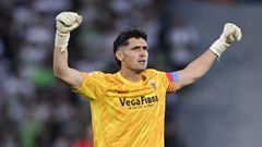 El exc�tlico Mat�as Dituro, celebrando un gol de su actual club, el Elche, en un partido reciente.