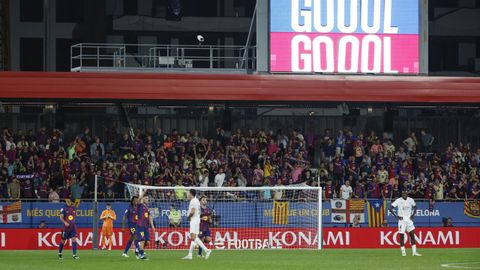 Los jugadores del Barcelona festejan un gol al Valencia en el partido del pasado da 14 en el estadio Johan Cruyff