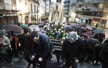 La procesi�n de las antorchas regres� a la iglesia de As Dores tras un peque�o recorrido. 