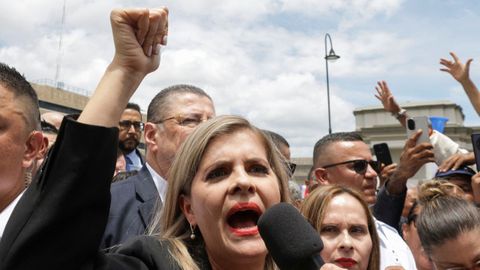 La presidenta Lara Fern�ndez en la calle.