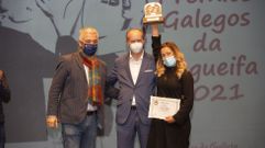 Lupe Blanco, con Valent�n Garc�a, secretario xeral de Pol�tica Ling��stica, e Xos� Lu�s Vilela, director de La Voz de Galicia 