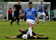 Los futbolistas del Atl�tico Escair�n se muestran intratables en el municipal de O Savi�ao.