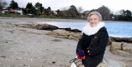 Cando non est� nos edificios culturais de Boiro, � activa veci�a g�stalle pasear pola praia de Barra�a. 