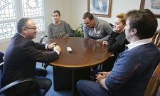 Los trabajadores se reunieron con el alcalde y decidieron mantener la huelga. 