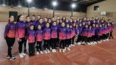 Varios grupos del Club Aehde O Carballi�o en la pista del IES N�mero 1