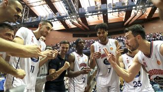 Los jugadores del Obradoiro, tras la victoria lograda ante el Estudiantes en Sar