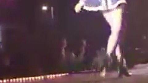 El �guamazo� de Paulina Rubio en medio de un concierto