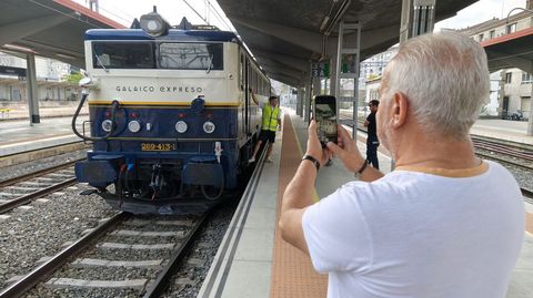 El Galaico Expreso en la estaci�n de Ourense