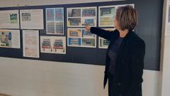 Luisa Di�guez se�ala la foto de la calle Mellid, en la muestra.