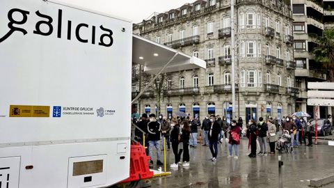 El autobús instalado junto al Náutico tuvo mucho éxito en los días previos a Navidad y Nochevieja. En aquel momento tomaba muestras para PCR, pero ahora hará test de antígenos.