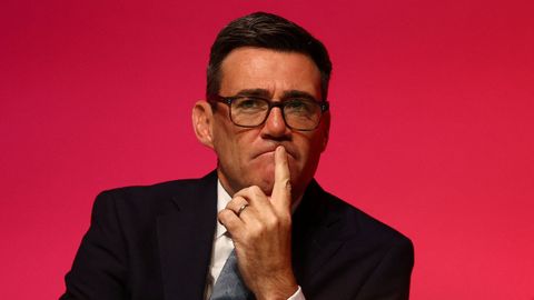 Burham en uno de los actos de la conferencia anual del Partido Laborista