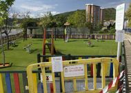 El parque infantil fue precintado en la jornada de ayer. 