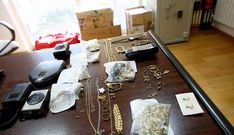 <span lang= es-es >La causa contra los delincuentes ha prescrito</span>. Parte de los intregrantes de aquella banda han desaparecido. Por eso la causa judicial ha prescrito y el botin (en la foto) sale a la venta.