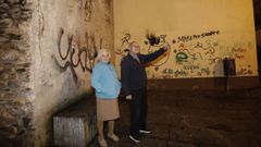 A la izquierda, el conocido como �banco do botell�n�, en la intersecci�n entre Melit�n Corti�as y Felipe Prieto