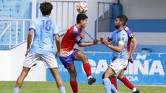 Dani Gonz�lez y Arturo, dos de las opciones de ataque del conjunto viveirense, en el partido de pretemporada contra el Sig�eiro.