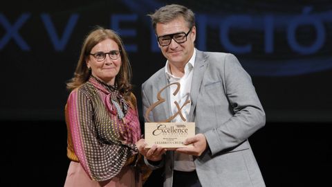 Mejor tripulaci�n. La jefa de unidad comercial de la Autoridad Portuaria, Samanta Garc�a-Carro, entreg� el premio a Luis Wang�emert, jefe de producto de Celebrity Cruises.