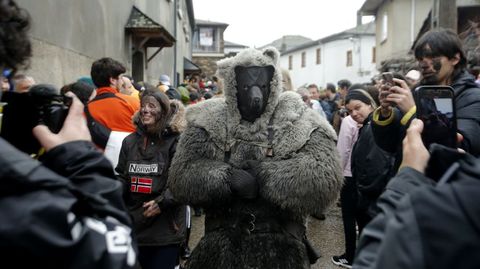 El Oso sale siempre en Salcedo el lunes siguiente al Domingo de Entroido