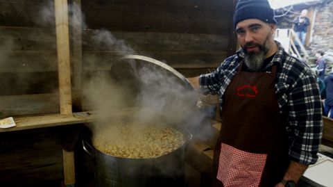 En la fiesta se cocieron ochenta kilos de castaas secas